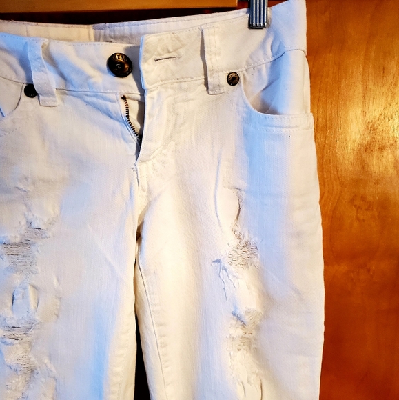 GUESS Premium White Distressed Jeans - Picture 3 of 8